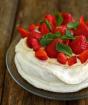 Si të dekoroni një tortë me fruta: këshilla dhe truket për dekorimin e produkteve të pjekura në shtëpi